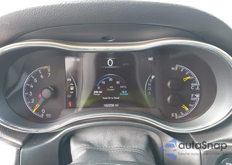 2014 Jeep Grand Cherokee Laredo z USA, uszkodzony, nr VIN 1C4RJFAG8EC413311